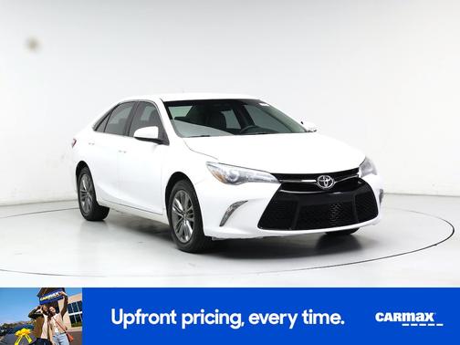 White 2017 Toyota Camry SE