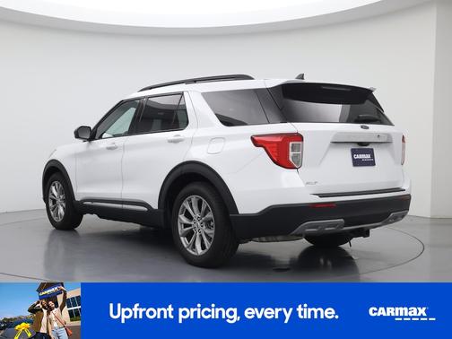 White 2023 Ford Explorer XLT