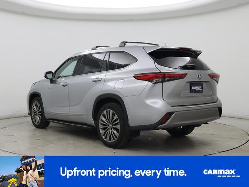 Silver 2020 Toyota Highlander Hybrid Platinum