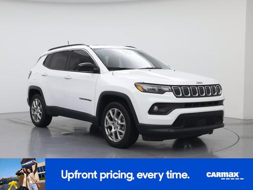White 2022 Jeep Compass Latitude Lux