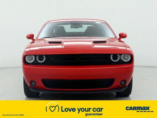 Photo 4 of 21 of 2019 Dodge Challenger SXT
