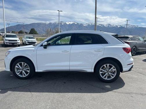 Arkona White 2025 Audi Q3 45 S line Premium