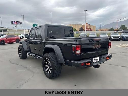 Black Clearcoat 2020 Jeep Gladiator Mojave