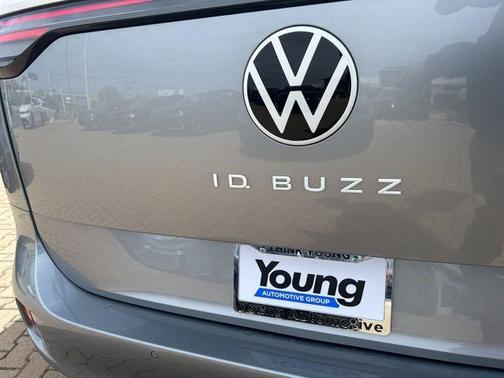 Metro Silver W/Candy White Upper 2025 Volkswagen ID. Buzz 1st Edition