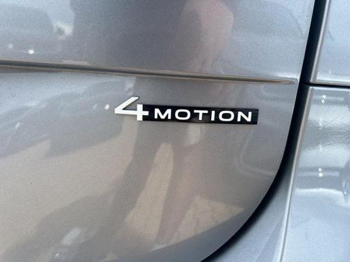 Metro Silver W/Candy White Upper 2025 Volkswagen ID. Buzz 1st Edition