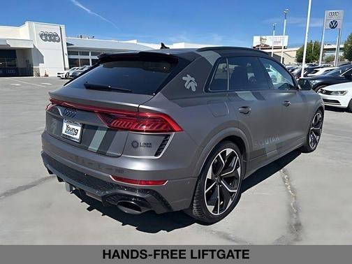 Mythos Black Metallic 2024 Audi RS Q8 4.0T quattro