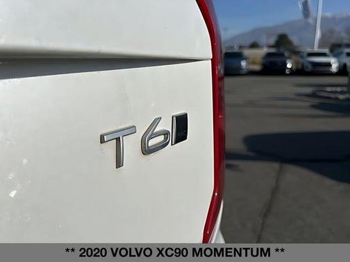2020 Volvo XC90 T6 Momentum 7 Passenger