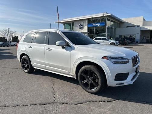 2020 Volvo XC90 T6 Momentum 7 Passenger