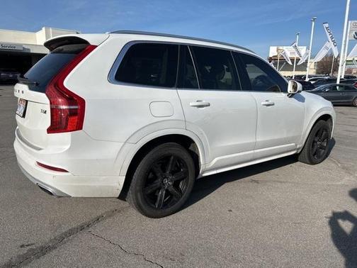 2020 Volvo XC90 T6 Momentum 7 Passenger