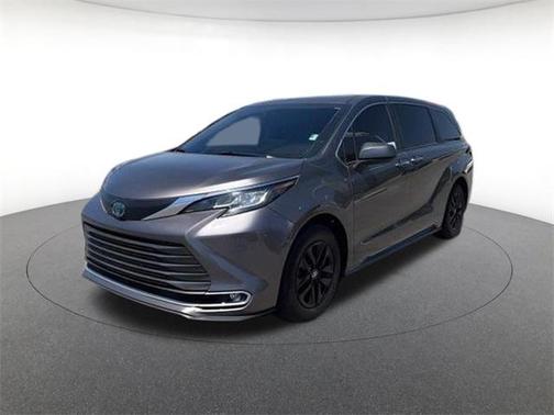 2022 Toyota Sienna XLE