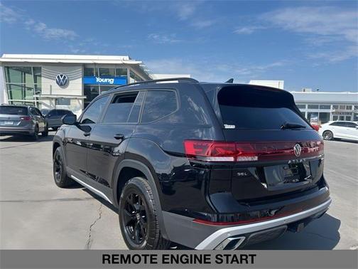 2024 Volkswagen Atlas 2.0T Peak Edition SEL