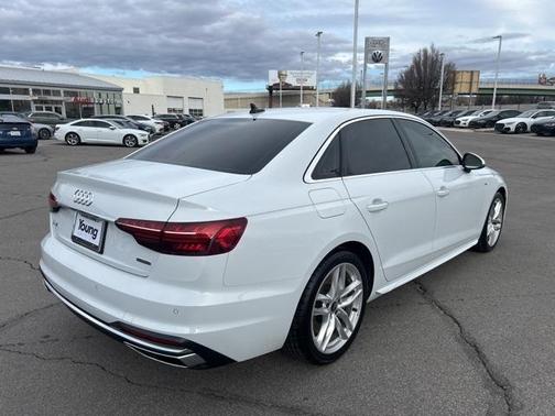 2023 Audi A4 45 S line quattro Premium