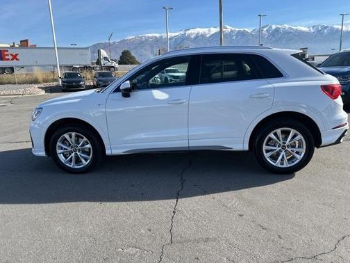 2024 Audi Q3 45 S line Premium