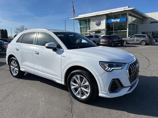 2024 Audi Q3 45 S line Premium