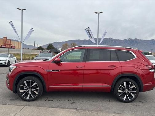 2025 Volkswagen Atlas Cross Sport 2.0T SEL R-Line Black