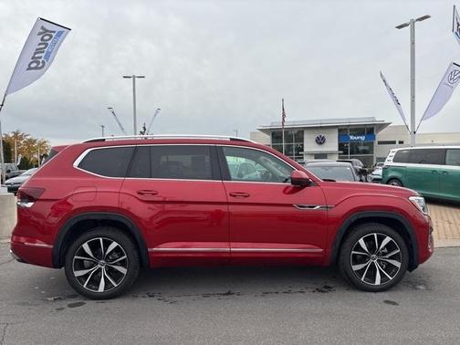 2025 Volkswagen Atlas Cross Sport 2.0T SEL R-Line Black