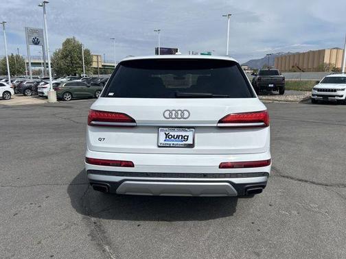 Carrara White 2025 Audi Q7 55 Premium Plus