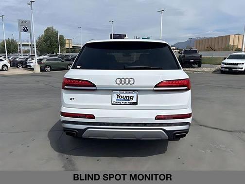 Carrara White 2025 Audi Q7 55 Premium Plus