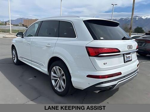 Carrara White 2025 Audi Q7 55 Premium Plus
