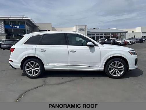 Carrara White 2025 Audi Q7 55 Premium Plus