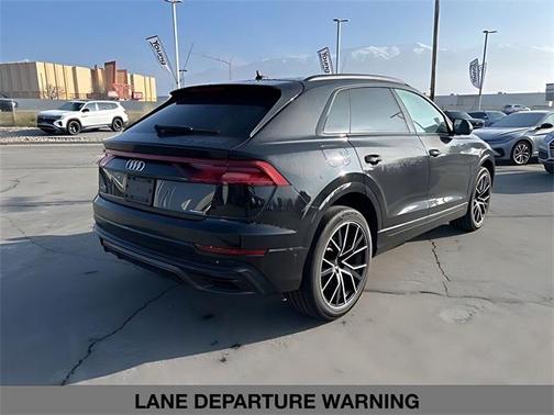 2022 Audi Q8 55 Premium Plus