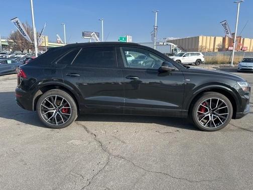 2022 Audi Q8 55 Premium Plus