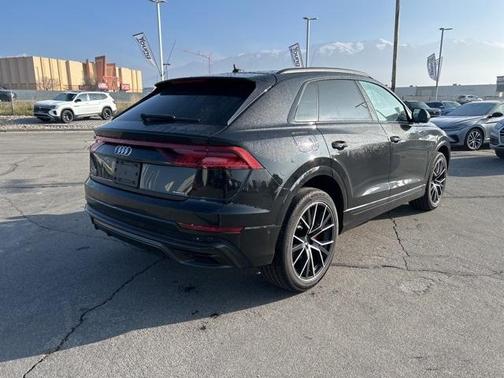 2022 Audi Q8 55 Premium Plus