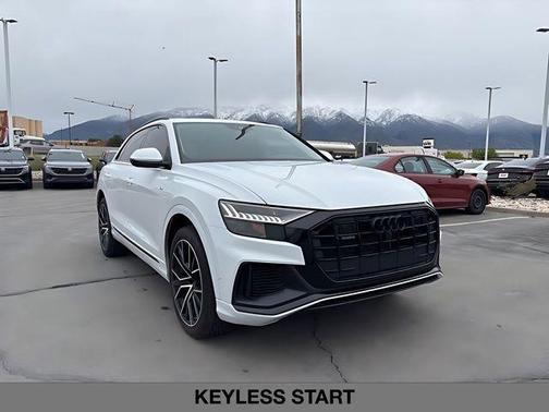 Glacier White Metallic 2023 Audi Q8 55 Premium Plus