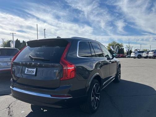 2024 Volvo XC90 B5 Plus Bright Theme