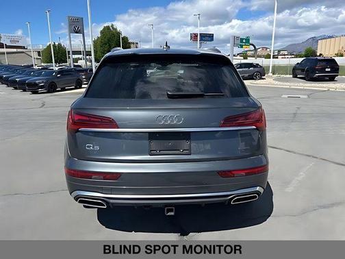 Daytona Gray Pearl Effect 2023 Audi Q5 45 S line Prestige