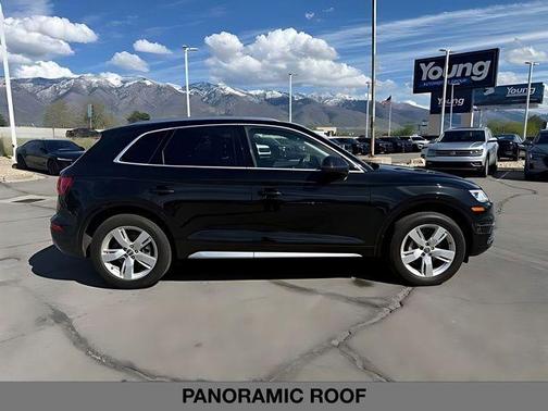 Mythos Black Metallic 2018 Audi Q5 2.0T Premium Plus