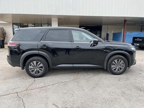 2025 Nissan Pathfinder S 4WD