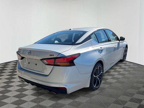 2025 Nissan Altima SR FWD