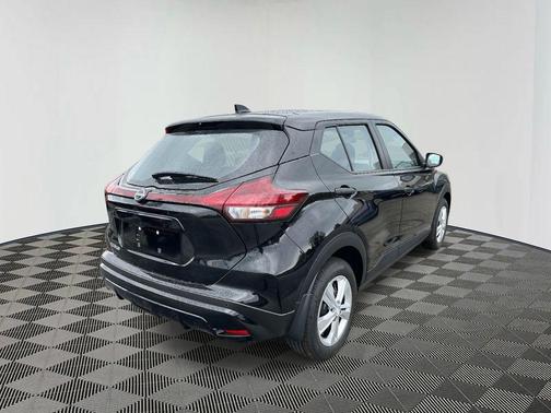 2025 Nissan Kicks S