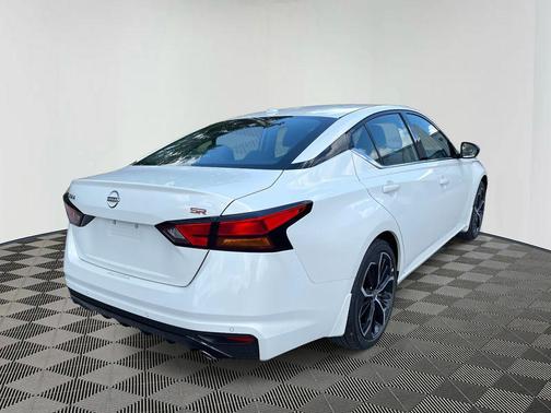 2025 Nissan Altima SR FWD