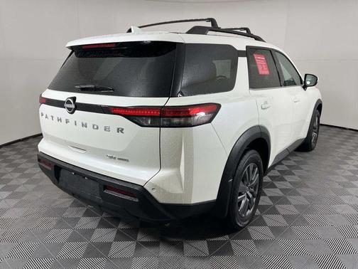 2024 Nissan Pathfinder SV 4WD