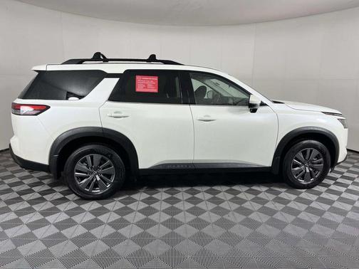2024 Nissan Pathfinder SV 4WD