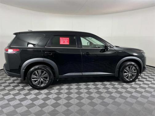 2023 Nissan Pathfinder S FWD