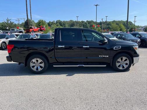 2017 Nissan Titan SV