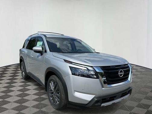 2025 Nissan Pathfinder SL FWD