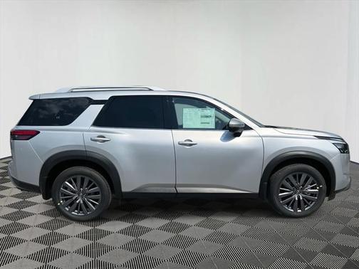 2025 Nissan Pathfinder SL FWD