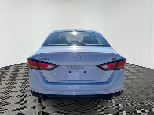 2025 Nissan Altima SR FWD