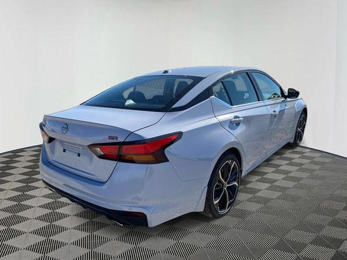 2025 Nissan Altima SR FWD