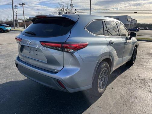 2022 Toyota Highlander LE