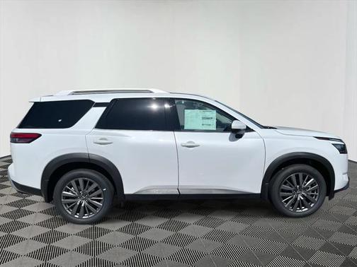 2025 Nissan Pathfinder SL 4WD