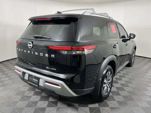 2024 Nissan Pathfinder SL 4WD