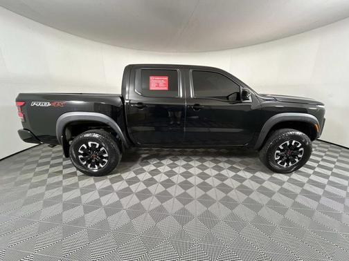 Super Black 2022 Nissan Frontier PRO-4X