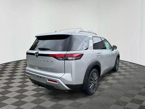 2025 Nissan Pathfinder SL 4WD