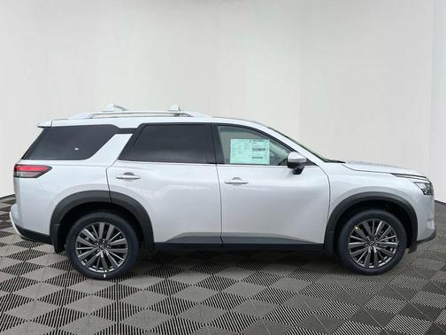 2025 Nissan Pathfinder SL 4WD