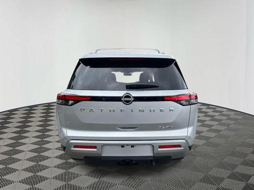 2025 Nissan Pathfinder SL 4WD